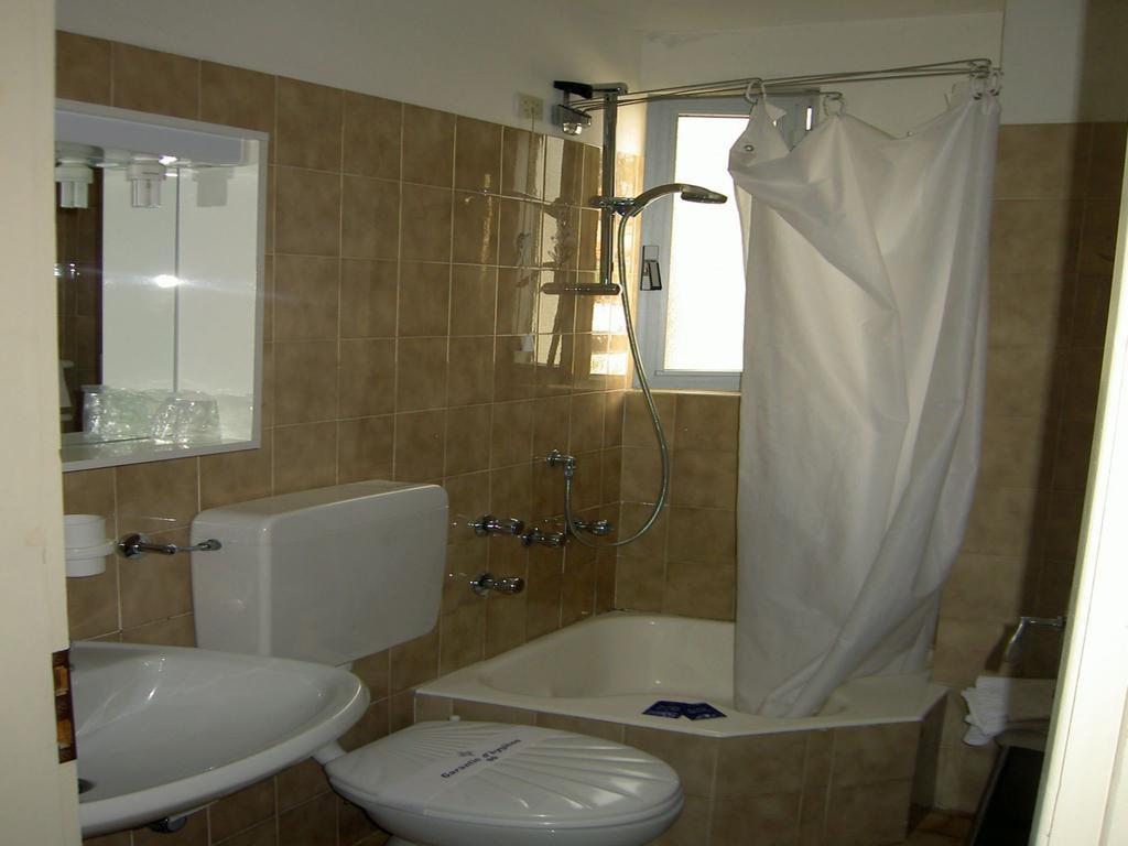 בורדיגרה Albergo Kristina מראה חיצוני תמונה